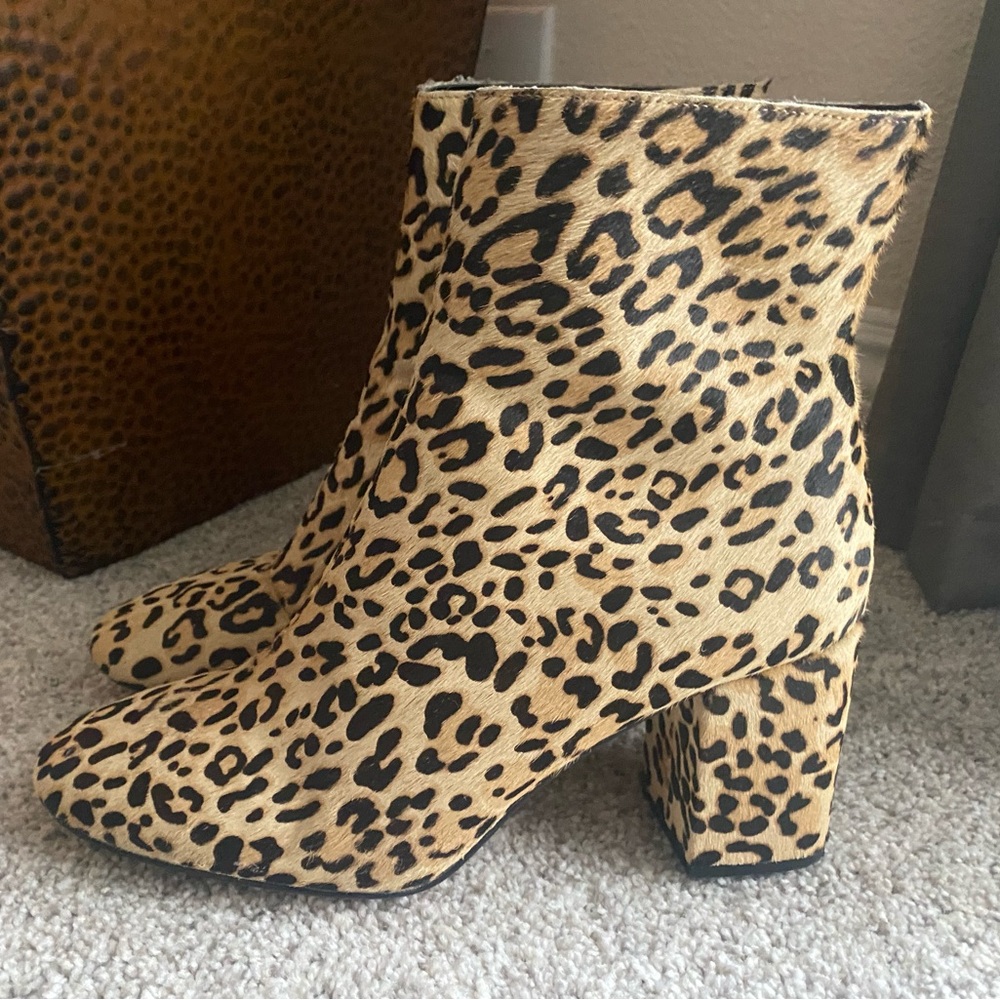 Halogen Leopard Printed on Genuine animal fur Ankle Booties XCLNT